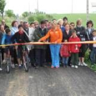 Una marcha popular inauguró ayer en Coyanza un tramo de la vía