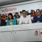 Sánchez, junto a varios miembros de la dirección del PSOE, durante el comité federal del pasado 30 de enero.