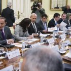 El ministro de Educación y la secretaria de Estado de Educación durante la conferencia sectorial reunida ayer en Madrid.