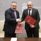 Morán y Carnero, tras firmar el convenio de los fondos de cohesión. RAMIRO