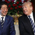 El presidente de EEUU, Donald Trump, con el primer ministro japonés, Shinzo Abe.