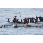 Imagen de una lancha con piratas somalíes.