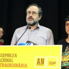 Antonio Baños, durante su intervención en la asamblea nacional extraordinaria de la CUP, el pasado domingo en Sabadell.