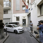Puerta de la comisaría murciana donde fue trasladado ayer el pederasta.