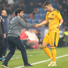 Gallego, muy metido en el partido, anima a Ojeda. L. DE LA MATA
