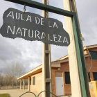 Entrada a la finca del Aula de la Naturaleza, a la salida de Villaobispo.