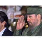 José María Aznar junto a Fidel Castro.