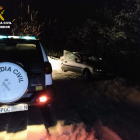 La Guardia Civil auxilió al vehículo atrapado por la nieve. SUBDELEGACIÓN DEL GOBIERNO