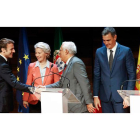 Emmanuel Macron, Ursula von der Leyen, Antonio Costa y Pedro Sánchez ayer en Alicante, tras la firma del convenio. KAI FORSTERLING