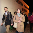 Raquel Gago, con una gran expectación de cámaras, llegó acompañada por su abogado Felipe Lozano y dos familiares. RAMIRO