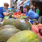 Las compras suelen centrarse en productos de temporada y de primera necesidad; antes se hacía por kilos y ahora por piezas.