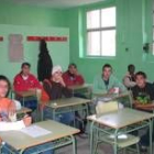 Los jóvenes en una de sus primeras clases del día