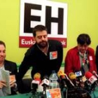 Xabier Alegría (segundo por la izquierda) es el principal acusado del juicio que se inicia hoy