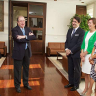 Los nuevos consejeros con el presidente Herrera y la presidenta de las Cortes tras tomar posesión de sus cargos el pasado mes de julio.