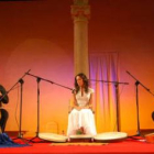 Tres de los cuatro componentes del grupo sevillano Aquitania, durante un recital en Toledo.