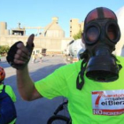 Uno de los corredores en las maratones-protesta de Basurco, optimista ante la cementera de Cosmos