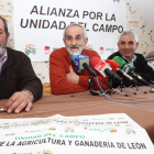 En el centro, Matias Llorente y Víctor González junto a representantes de Ugal y Coag.