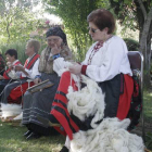 Las mujeres velillenses volverán a demostrar el proceso de la transformación de la lana. PABLO