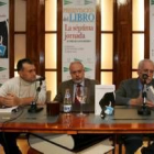 Tomás Val, Aurelio Loureiro y Luis Mateo Díez, ayer, en El Corte Inglés