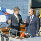 El presidente finlandés, Sauli Niinisto, conversa con su homólogo ruso, Vladimir Putin.