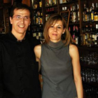 Ismael del Pozo García, el hijo de Pin, y Ruth Sánchez en La Taberna Cazurra.