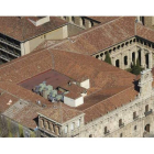 Vista cenital del Parador de San Marcos; el ala oeste del edificio, que mirta al Bernesga, es la afectada por los cierres. NORBERTO