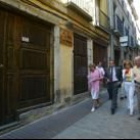El alcalde, acompañado por varios de sus concejales, recorrió ayer la calle Domínguez Berrueta