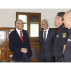 El delegado del Gobierno junto al subdelegado del Gobierno en Salamanca, ayer.