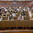 Estudiantes en un examen en la facultad de Biología de la UB.