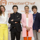 Equipo de 'Masterchef', con la presentadora, Eva González, y los tres jurados: Pepe Rodríguez, Jordi Cruz y Samantha Vallejo-Nájera.