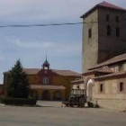 Aspecto actual de la plaza de Bercianos, con el ayuntamiento al fondo