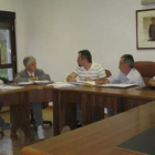 Los concejales independientes en plena explicación de las irregularidades del IBI.