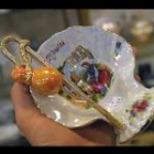 Uno de los múltiples souvenirs que abarrotan la ciudad destinados a los turistas son las conchas de vieira de cerámica. La concha simboliza el renacimiento del espíritu.