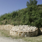 Uno de los muros del yacimiento del castro de La Ventosa.