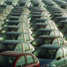Coches destinados a la exportación preparados en el Puerto de Tarragona.