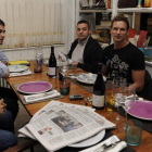 Miguel Ángel Tranca, Sergio C. Anuncibay, Georgino Fernández y Ángel Fraguas compartieron mesa y mantel con el extremo eslovaco del Reale Ademar Martin Stranovsky.