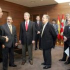 Herrera, con los representates del Estado y de la Universidad de Washington y los consejeros Villanu