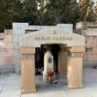 Tumba de Pablo Iglesias, fundador del PSOE, en el cementerio de La Almudena de Madrid