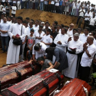 Funeral celebrado cerca de la iglesia de San Sebastián, en Negombo.