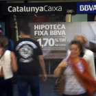 Anuncios de hipotecas en una entidad bancaria en Barcelona.
