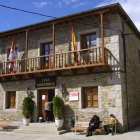 El centro de salud de Molinaseca se localiza en el interior de la casa consistorial. L. DE LA MATA