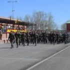El patio de armas de la base Conde de Gazola acogió el acto castrense de despedida a los militares