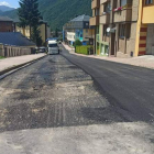 Obras de asfaltado en una de las calles cortadas al tráfico. ARAUJO