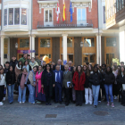 Foto de familia de los 65 alumnos de Grado en Derecho de la Universidad de León. DL