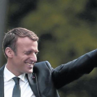 Macron saluda el día de su toma de posesión, el pasado 14 de mayo