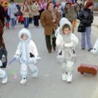 El intenso frío polar llegó a la villa y algunos niños iban muy preparados