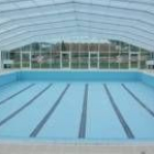 La piscina tiene una longitud de 25 metros