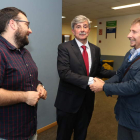 El presidente de la ARMH, el rector de la ULE y el profesor de la California State University. L. DE LA MATA