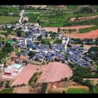 Pedanía de Villafranca del Bierzo, este pueblo destaca por su buena y bien conservada arquitectura tradicional y por su importante actividad vitivinícola