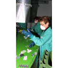 Mujeres en una planta de tratamiento de productos farmacéuticos